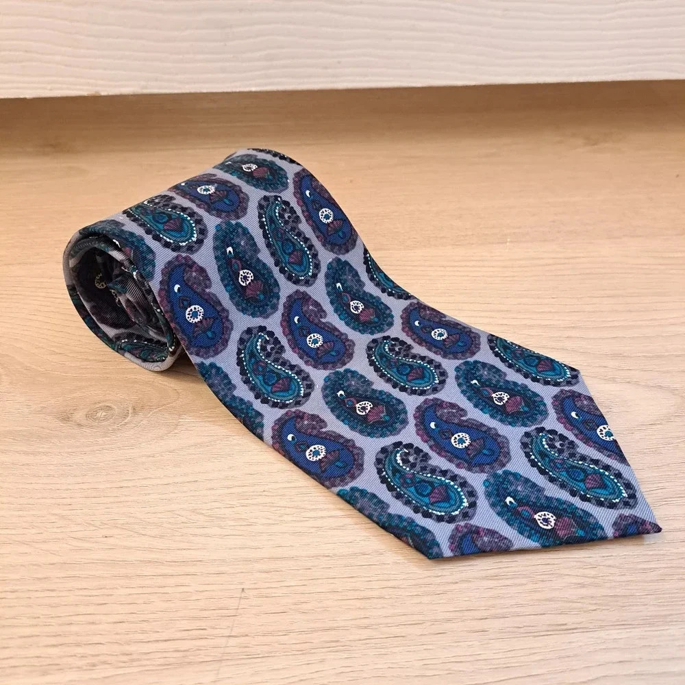 Enrico Uomo 100% Imported Silk Shades Of Blue Paisley Standard Width Tie